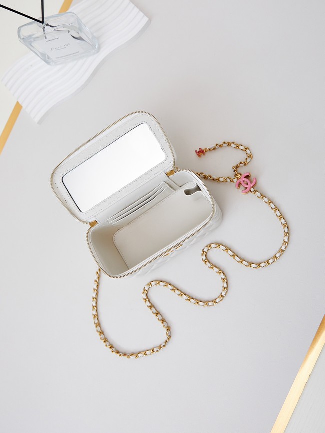 CHANEL MINI CLUTCH  AP3940 white