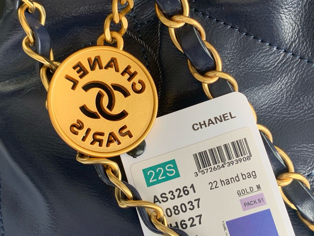 CHANEL 22 MEDIUM HANDBAG AS3261 Navy