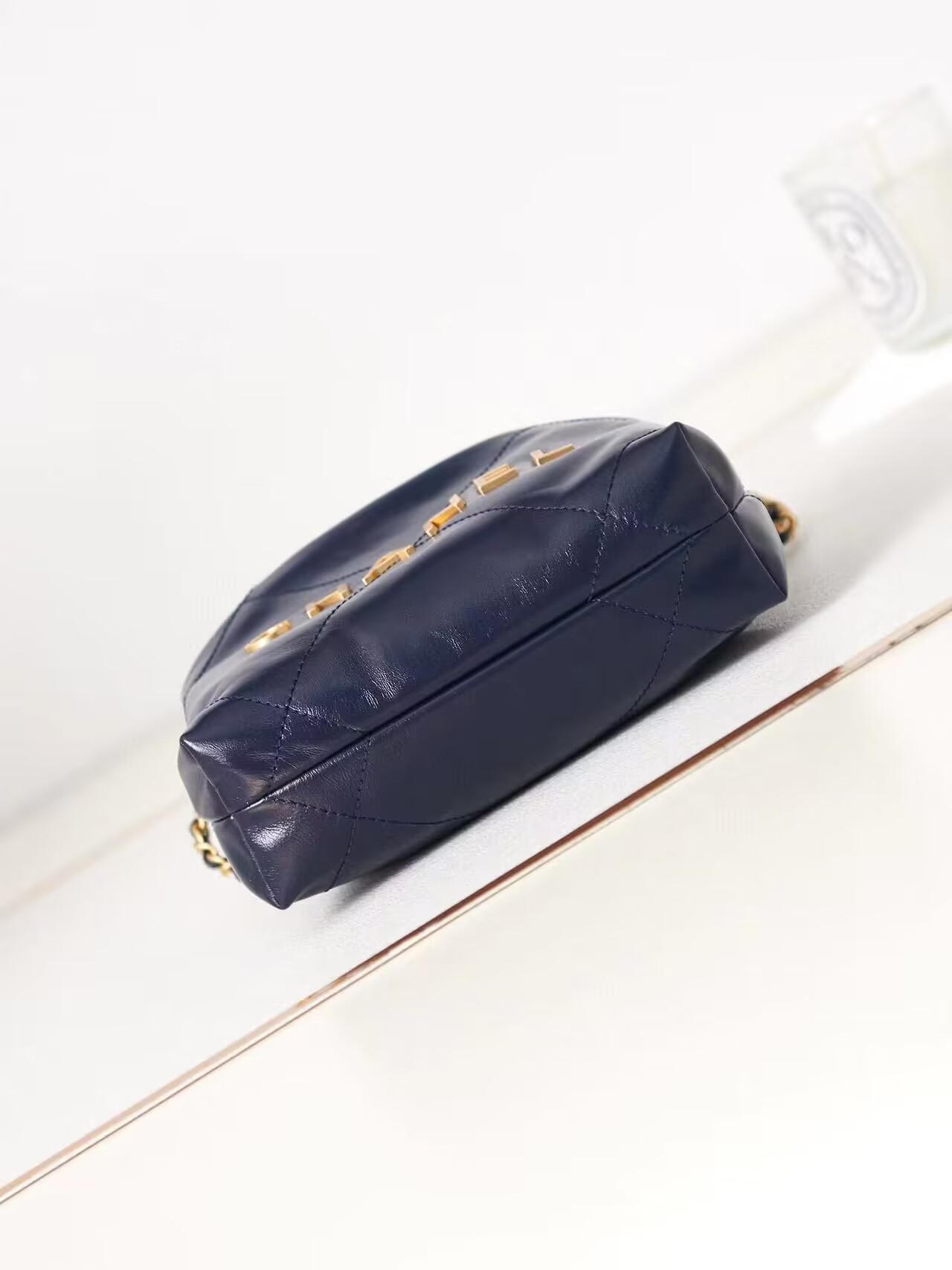 CHANEL 22 MINI HANDBAG AS3980 Navy