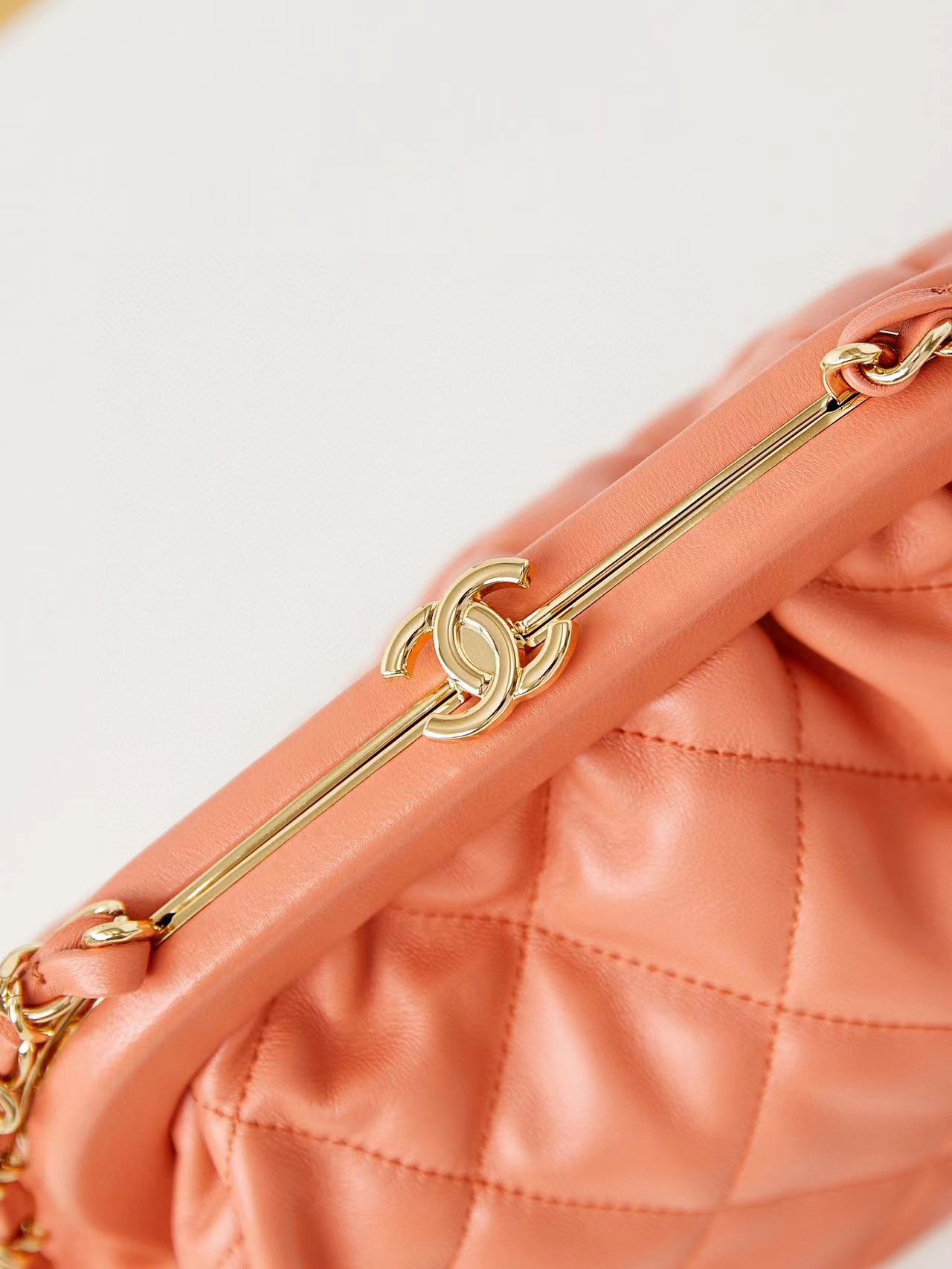 Chanel 24A CLUTCH WITH CHAIN AP1940 orange