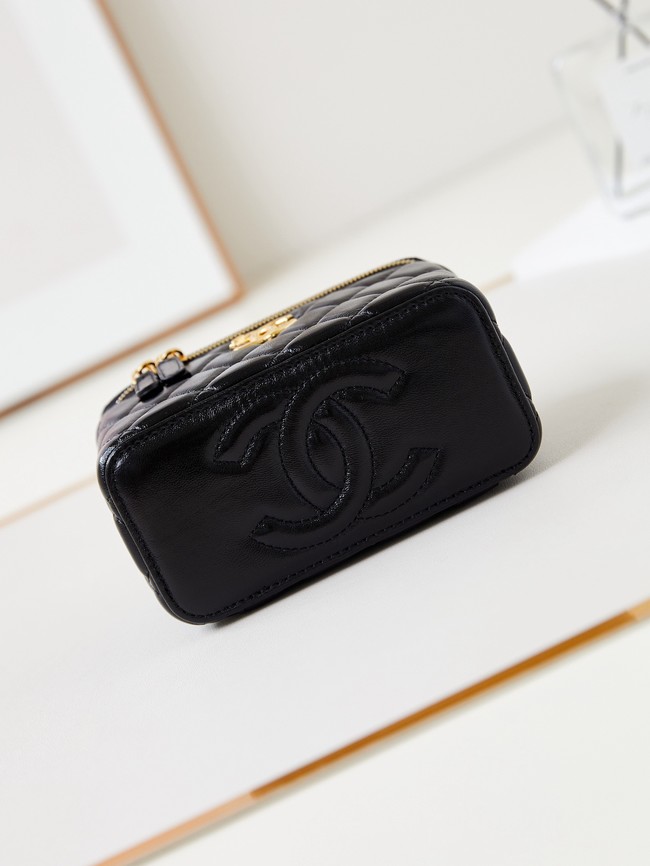 CHANEL 24A  CLUTCH WITH CHAIN AP4168 black