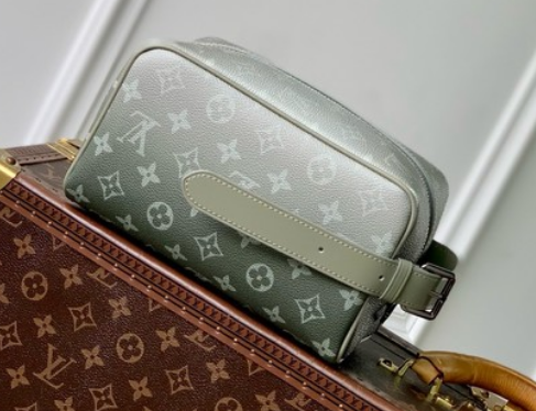 Louis Vuitton Locker Dopp Kit M11559 Khaki Green