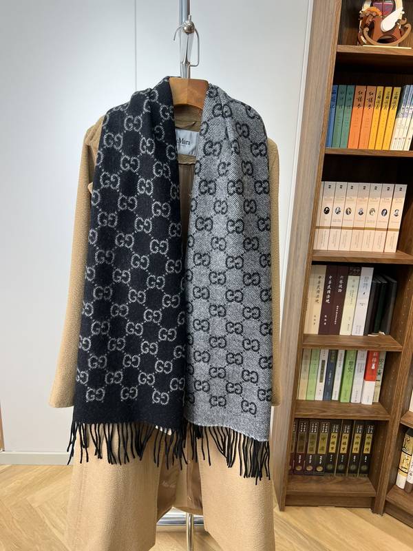 Gucci Scarf GUC00346