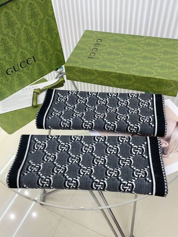 Gucci Scarf GUC00347