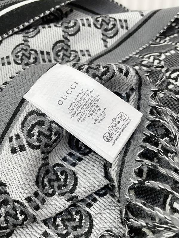 Gucci Scarf GUC00347