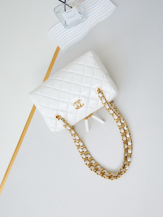 Chanel HANDBAG Lambskin & Gold-Tone Metal AS5152 white