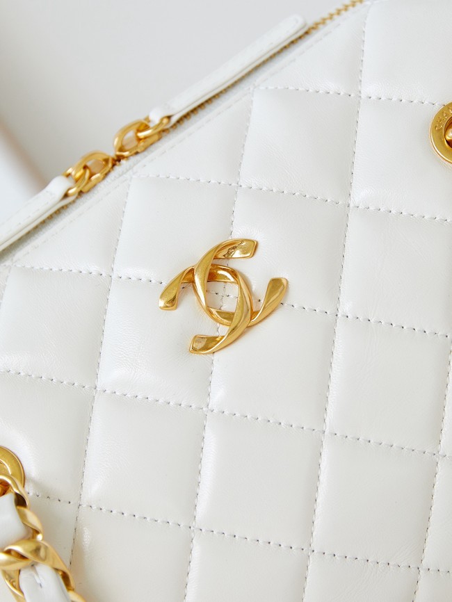 Chanel HANDBAG Lambskin & Gold-Tone Metal AS5152 white