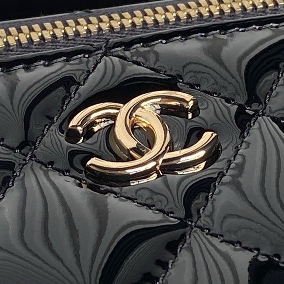 Chanel Patent CLUTCH WITH CHAIN AP2199 black