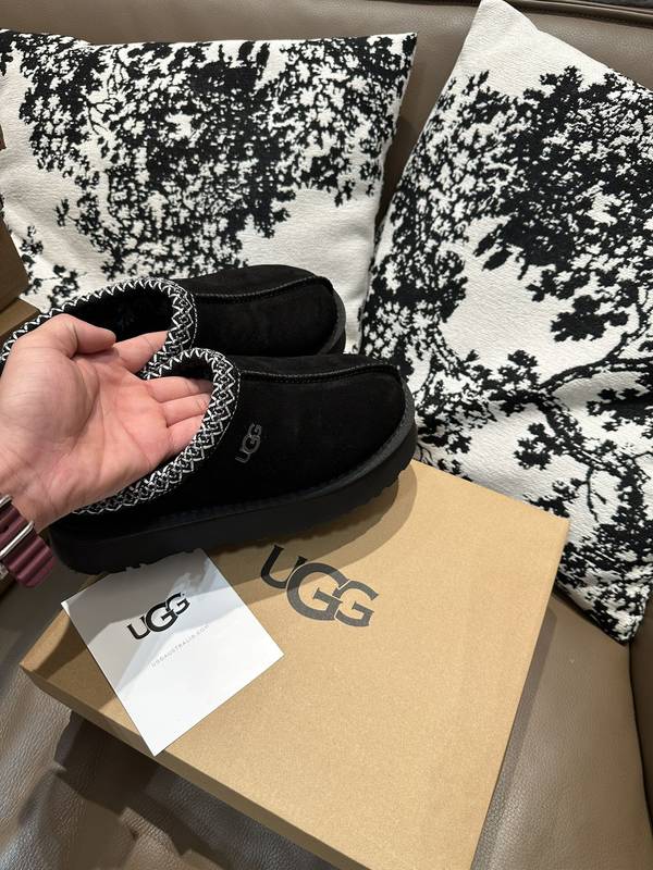 UGG Couple Shoes UGS00196