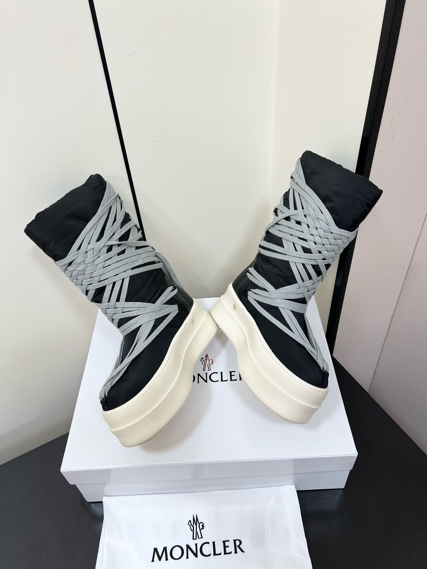 Moncler Mens Boots Shoes M1780 Black&grey