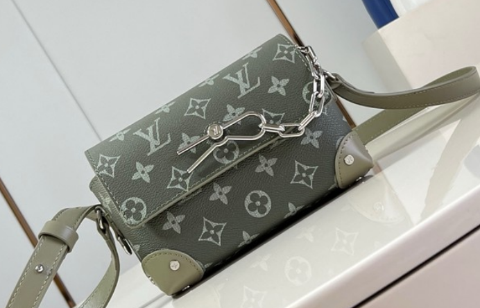 Louis Vuitton Steamer Wearable Wallet M81783 Khaki Green