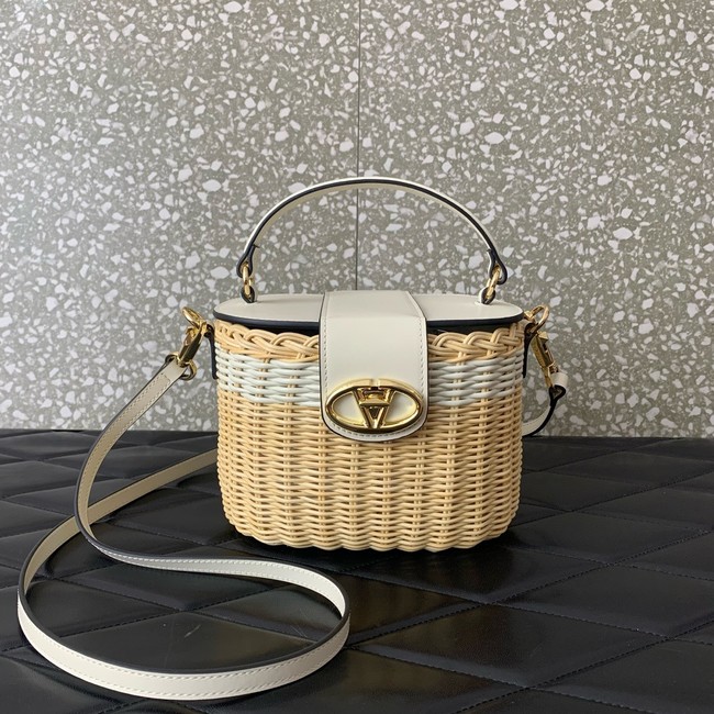 VALENTINO VLOGO SIGNATURE RAFFIA Shoulder Bag 5066 white