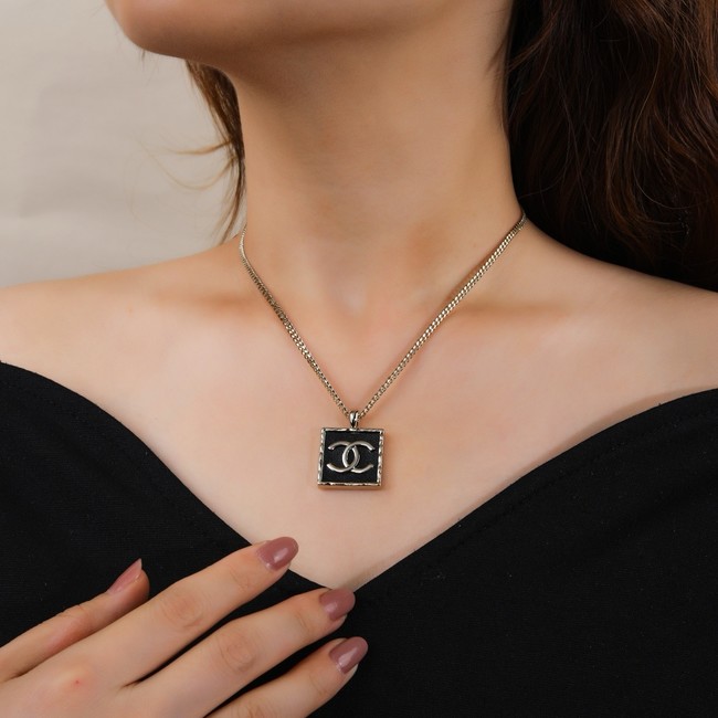 Chanel necklace CE16281