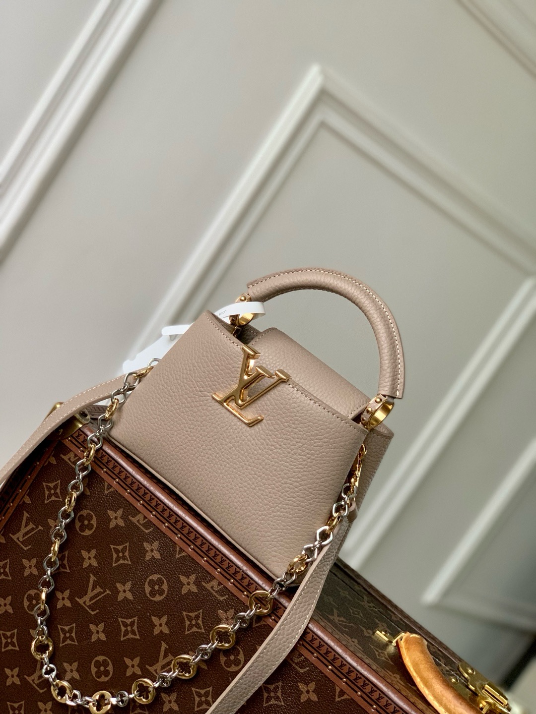 Louis Vuitton Capucines Mini M12938 Galet Gray