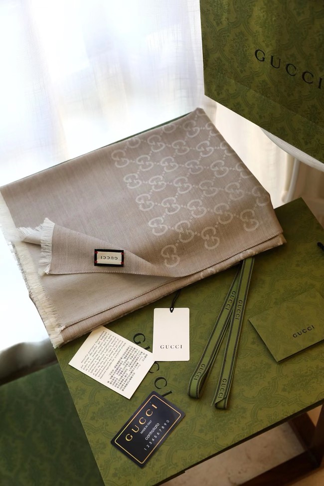 Gucci rinted GG cotton wool lame shawl 845243-3