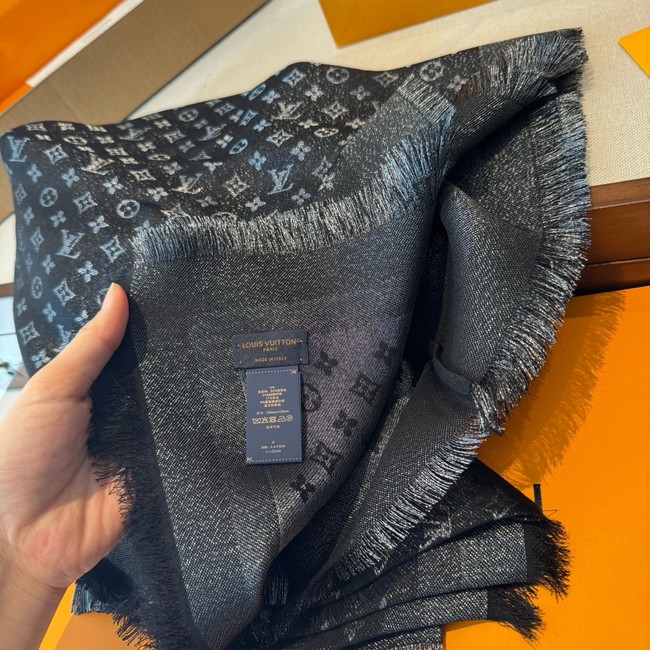 Louis Vuitton Monogram Classic Shawl M97743-1