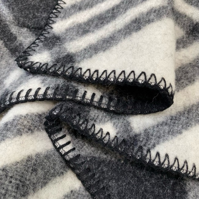 Burberry Cashmere cape 06399