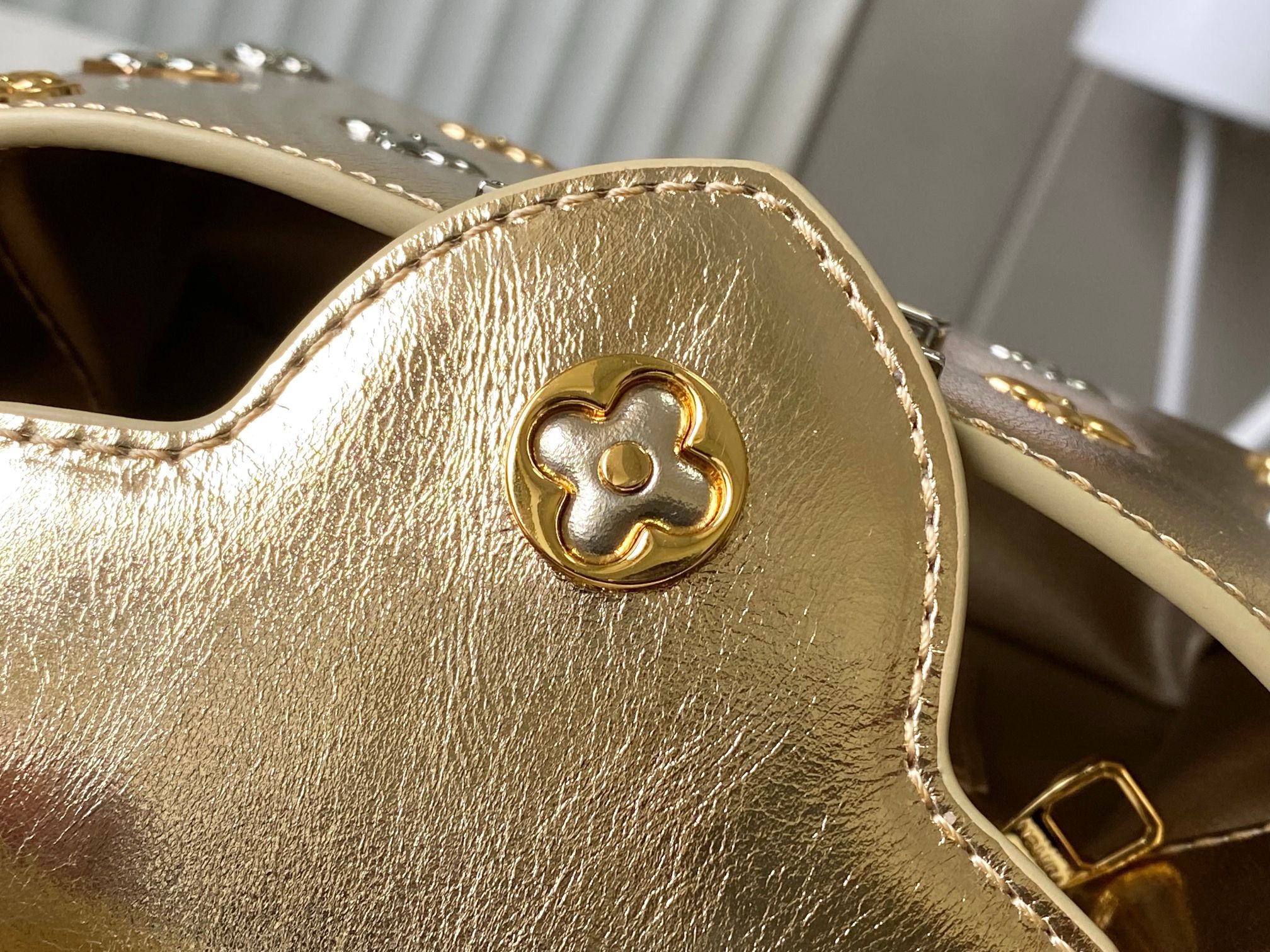 Louis Vuitton Capucines Mini M26258 gold