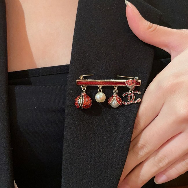 Chanel brooch CE81981