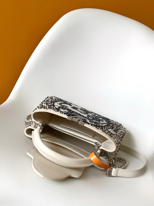 Louis Vuitton Capucines BB M12978 cream