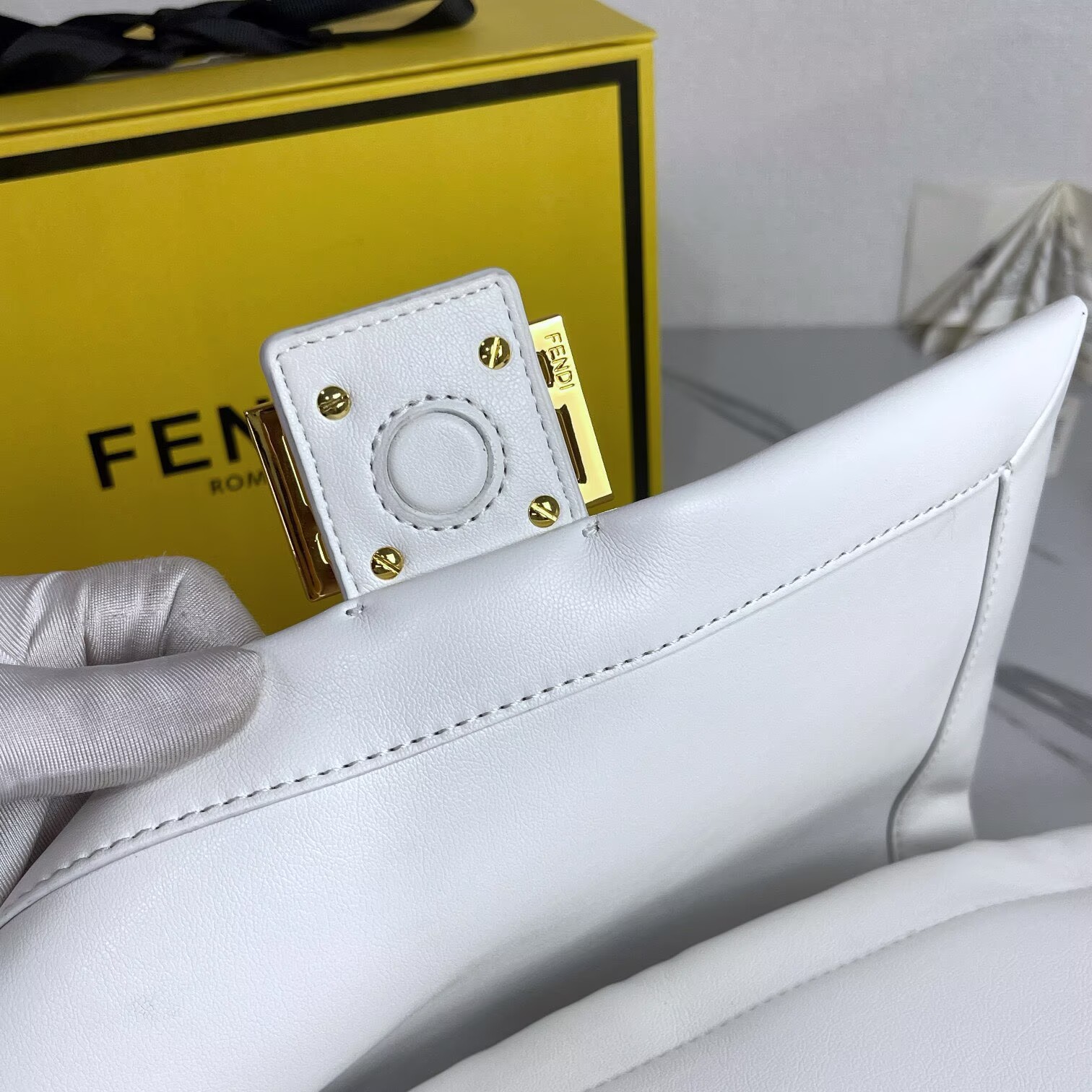 FENDI 2025 Mamma Baguette Original Leather Medium Bag FF8851 White