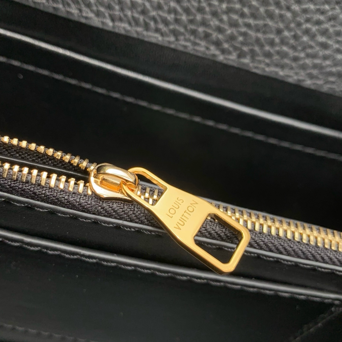 Louis Vuitton Capucines East West Mini M29443 black