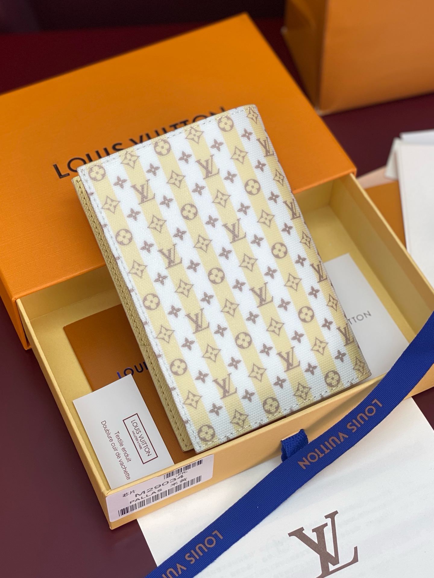 Louis Vuitton Passport Cover M29034 Banana