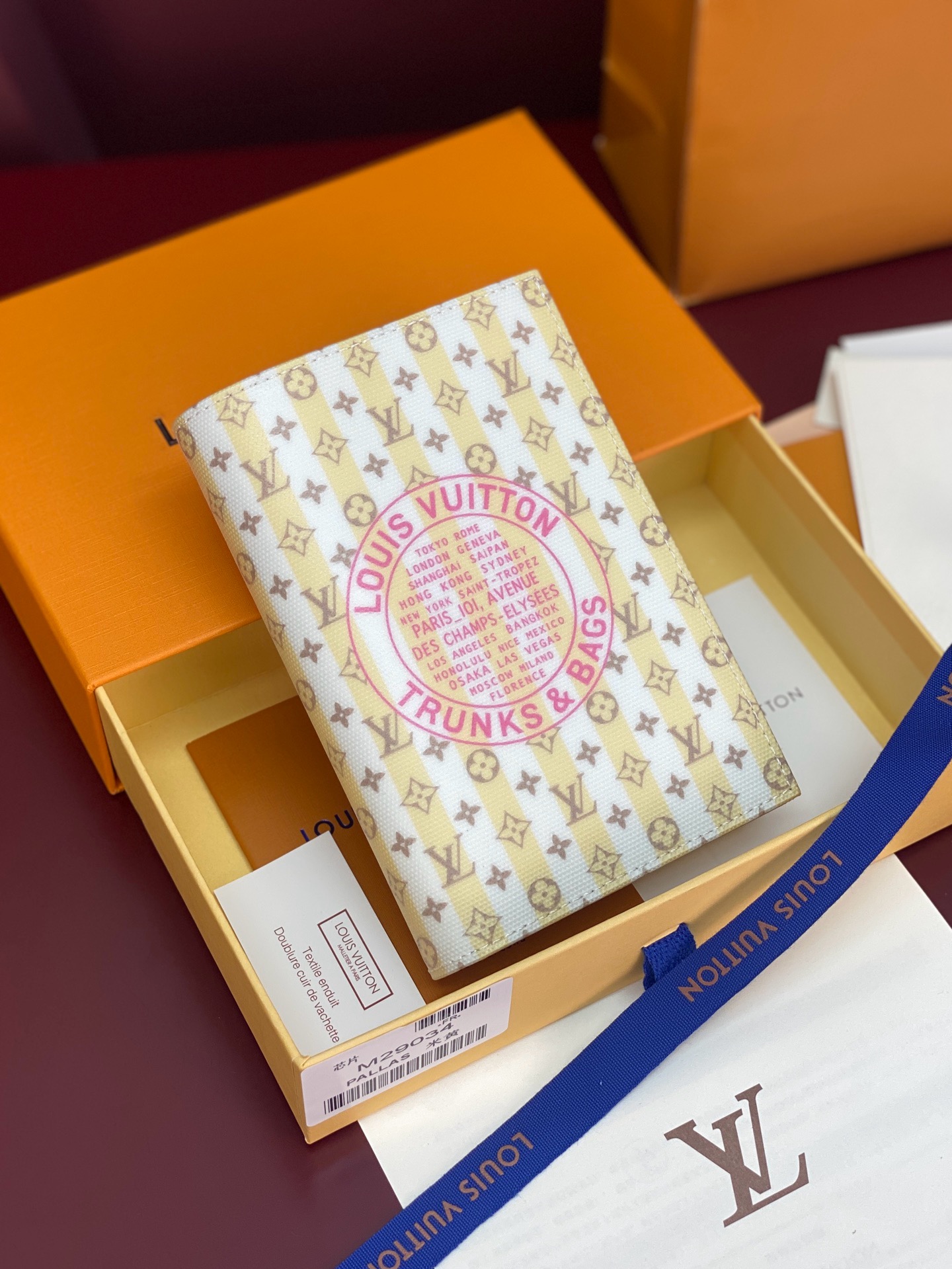 Louis Vuitton Passport Cover M29034 Banana