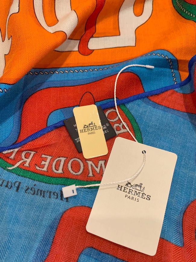Hermes cashmere Triangular bandage H24441-2