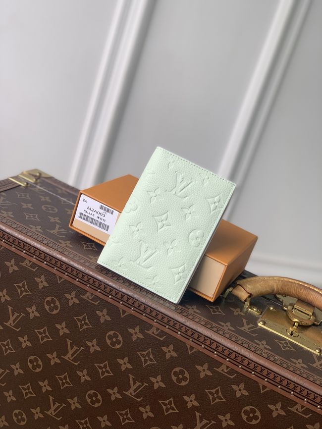 Louis Vuitton Passport Cover M2A003 Minty