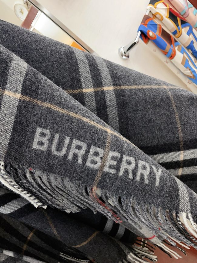 Burberry Cashmere cape BU0032-1