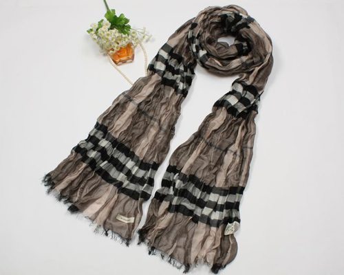 Burberry Gauze Giant Check Crinkled Scarf B04