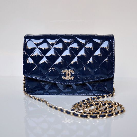 Chanel A33800 Flap Shoulder Borse in pelle verniciata blu