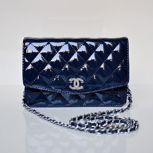 Chanel A33800 Flap Shoulder Borse in pelle verniciata blu