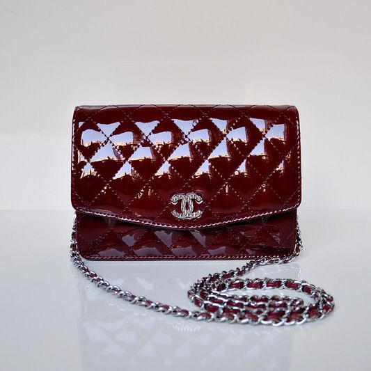 Chanel A33800 Flap Shoulder Borse in pelle verniciata colore rosso violaceo