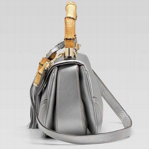 Bambù Gucci New Media Top Handle Bag 254884 in argento metallizz