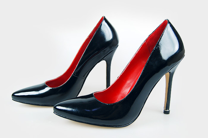 Manolo Blahnik Fashion Patent Leather Pumps