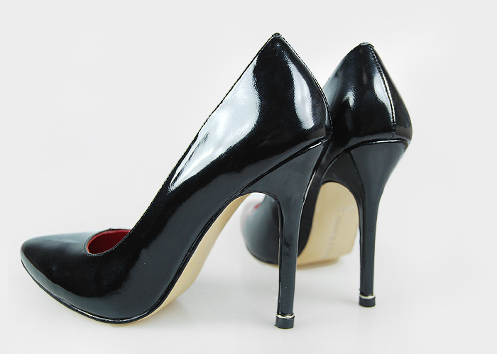 Manolo Blahnik Fashion Patent Leather Pumps