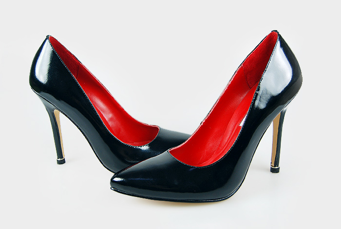 Manolo Blahnik Fashion Patent Leather Pumps