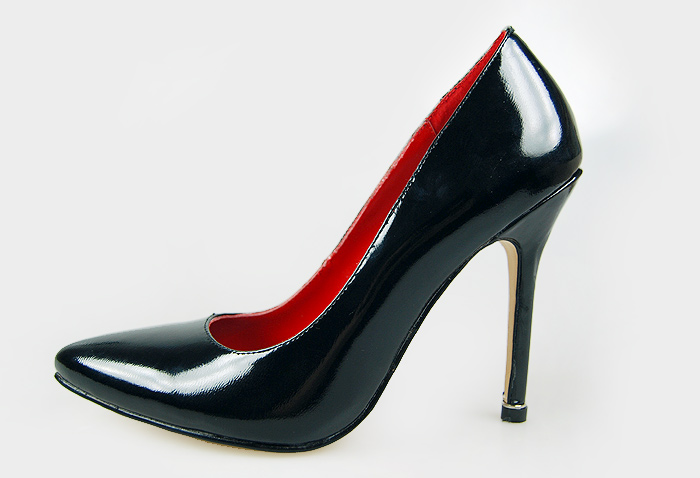 Manolo Blahnik Fashion Patent Leather Pumps