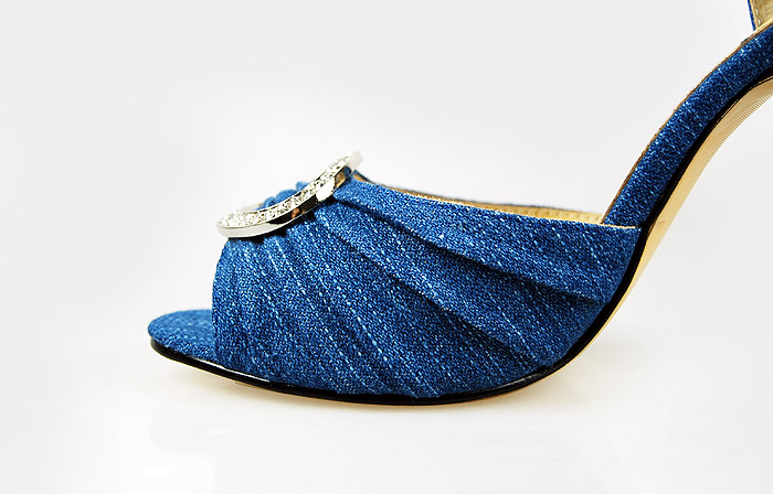 Manolo Blahnik Fashion Spring-Summer Sandals Dark Blue with crystals