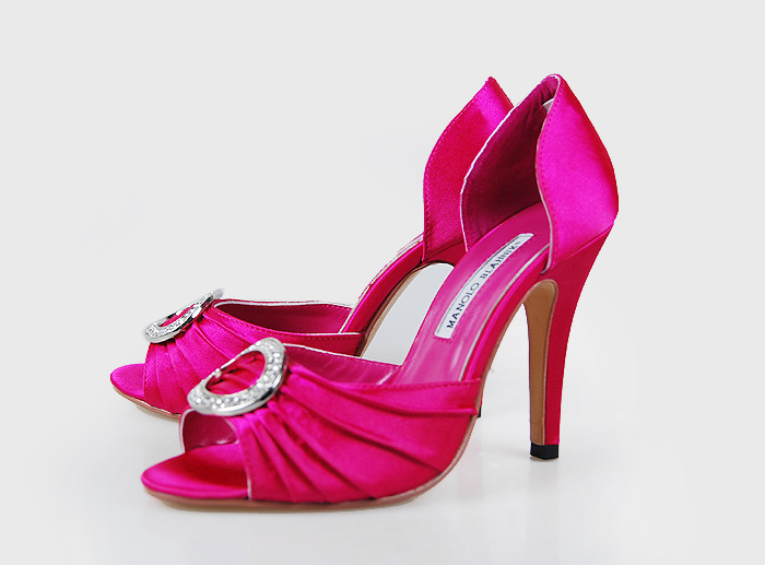 Manolo Blahnik Fashion Spring-Summer Sandals Peach with crystals