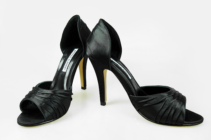 Manolo Blahnik classic Satin pumps black