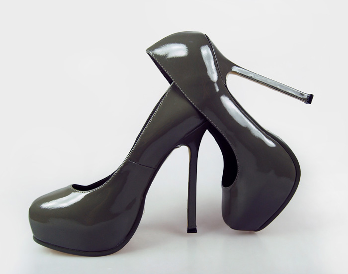 Yves Saint Lauren sewing toe pumps taupe