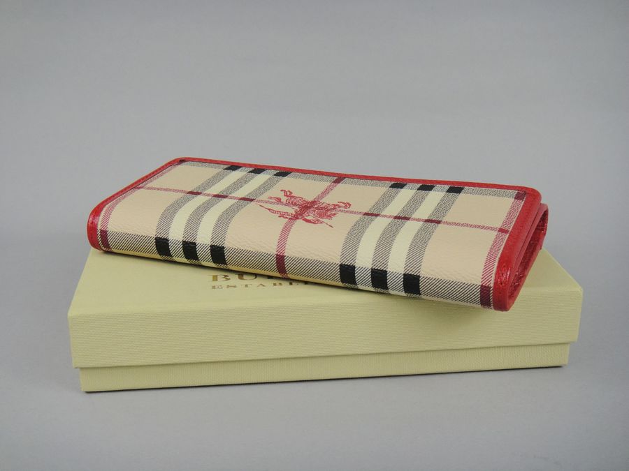 Burberry Grande Haymarket check Wallet 006