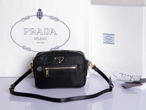 Prada Tessuto Nylon e Pelle Saffiano piccola cassa della macchin