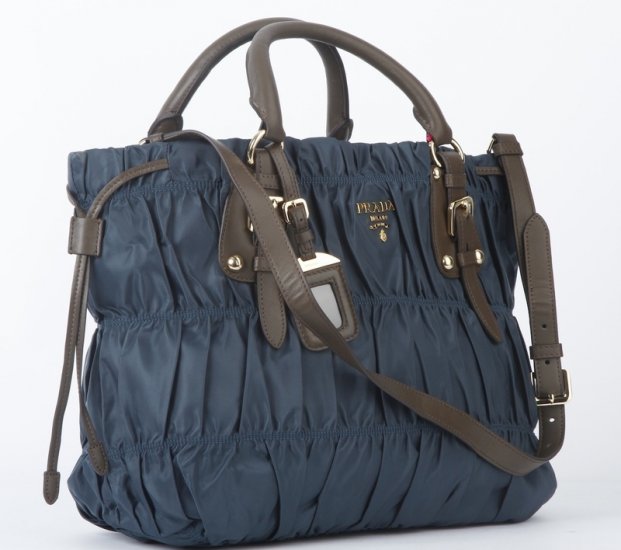 Prada Riuniti BN1788 borsa di nylon nel colore Blu