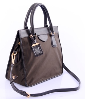 Prada Nylon Borsa a tracolla in BN2208 Rosolare