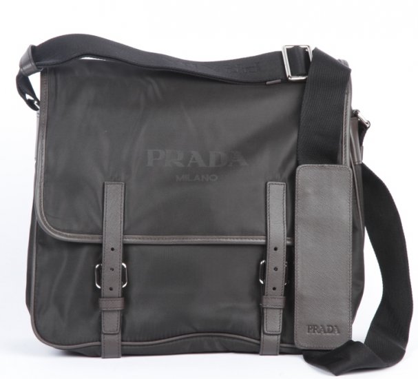 Nuovo Prada Nylon Messenger Bag VA0642 in Nero