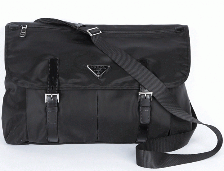 Prada Nylon Messenger BT0696 in Nero